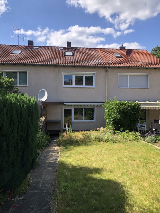 Reihenmittelhaus zum Kauf 105.000 € 4 Zimmer 94 m²<br/>Wohnfläche 230 m²<br/>Grundstück ab sofort<br/>Verfügbarkeit Glockberg / Elzweg Helmstedt 38350