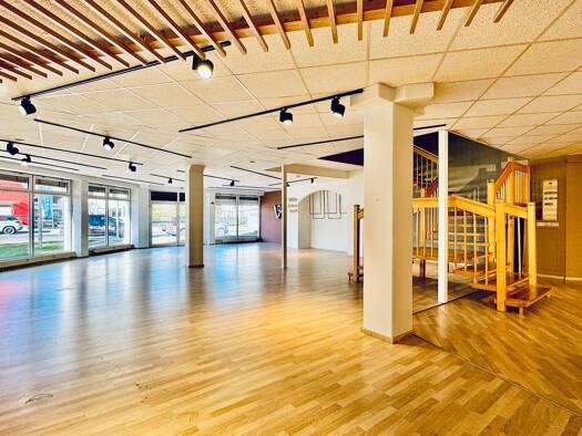 Laden zur Miete provisionsfrei 7,50 € 1 Zimmer 1.000 m² Verkaufsfläche teilbar ab 300 m² Hans-Vogel-Straße 40 Poppenreuth Fürth 90765
