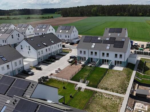 Reihenmittelhaus zur Miete - Erstbezug 1.750 € 6 Zimmer 141 m² 169 m² Grundstück Am Brünnle 14 Eckersmühlen Roth 91154