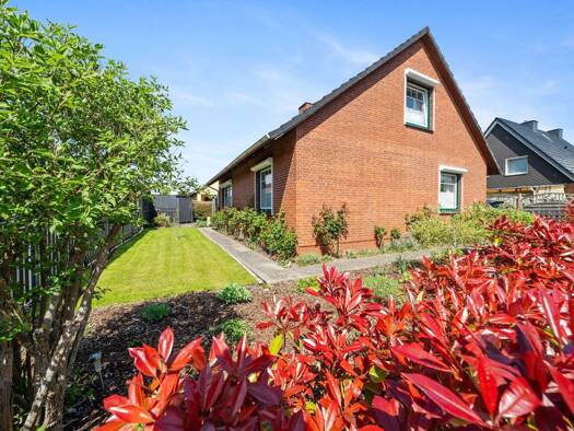 Einfamilienhaus zum Kauf 435.000 € 4,5 Zimmer 120 m² 376 m² Grundstück Heide 25746