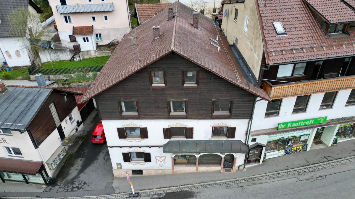 Haus zum Kauf 149.000 € 12 Zimmer 320 m²<br/>Wohnfläche 301 m²<br/>Grundstück Lam Lam 93462