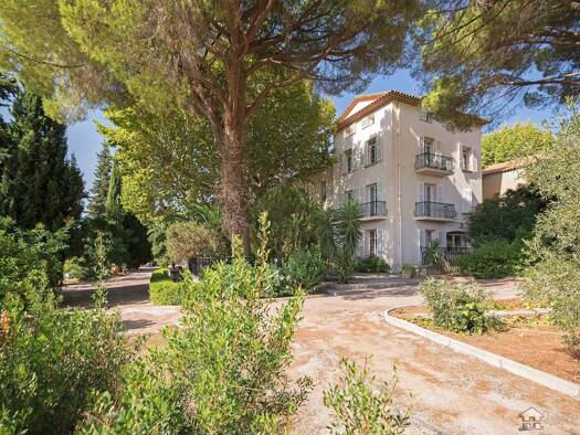 Einfamilienhaus zum Kauf 2.290.000 € 20 Zimmer 640 m² 18.968 m² Grundstück Solliès-Ville 83210