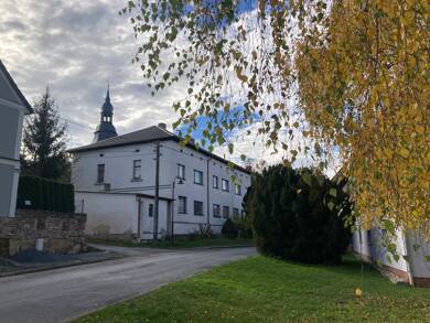 Mehrfamilienhaus zum Kauf 29.700 € 17 Zimmer 450 m² 1.334 m² Grundstück frei ab sofort Dorfstraße 64 Lössau Moßbach 07907