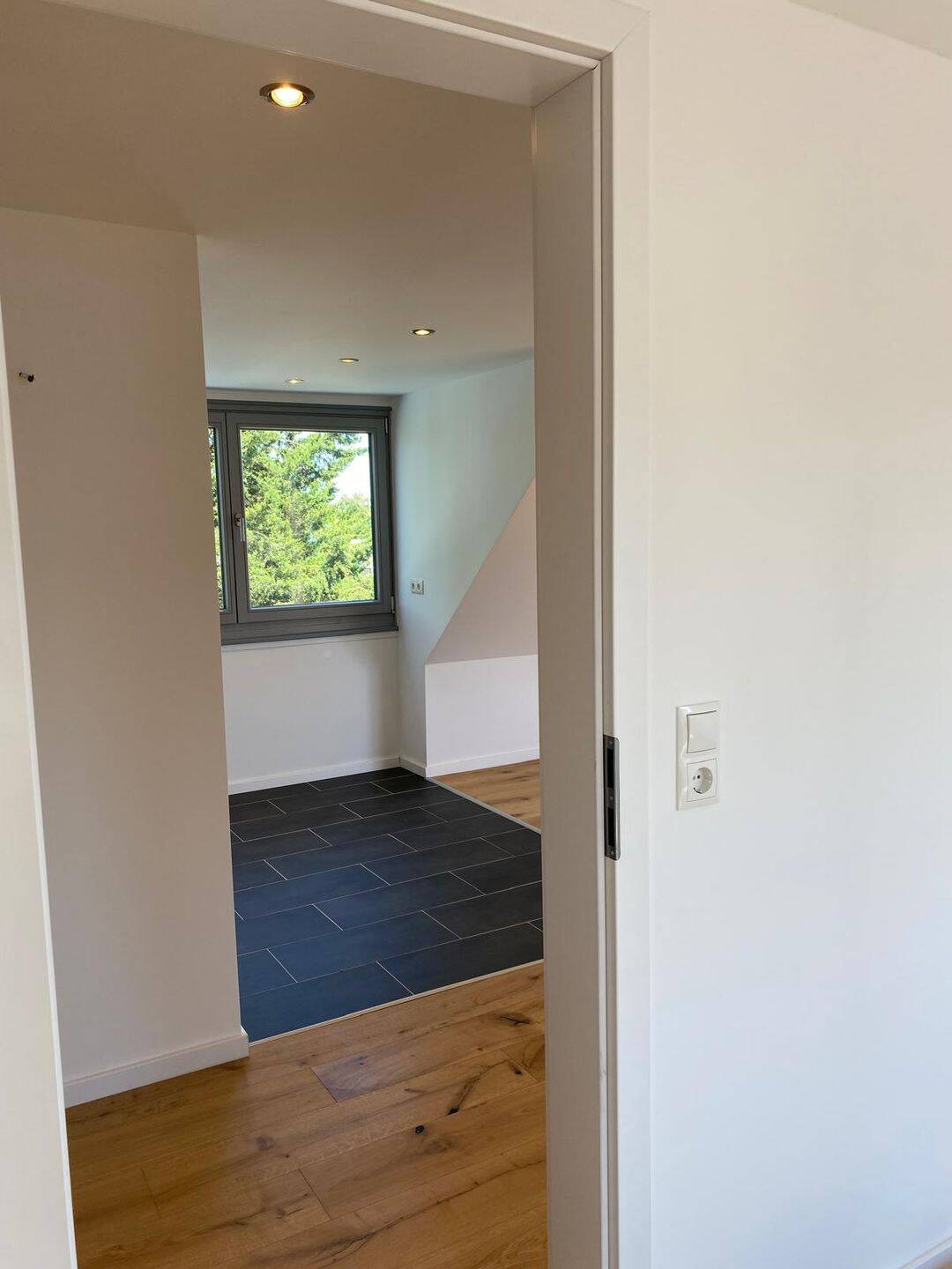 Freie, frisch sanierte 2-Zimmer -ETW im Dachgeschoß mit Terrasse im begehrten Wohnviertel Köln-Ehrenfeld. – Baadenberger Str., 50825 Köln – Vorschaubild 17