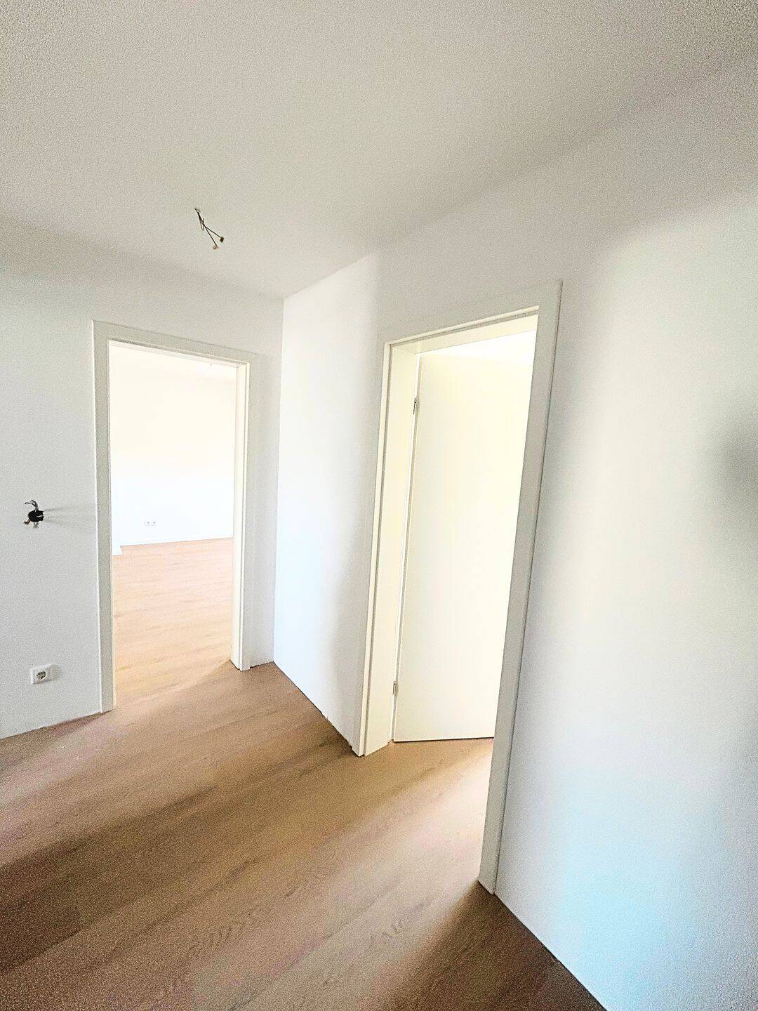 Attraktive 3-Zimmer-Dachgeschosswohnung in Kassel- frisch saniert – Huttenstr. 1, 34117 Kassel – Vorschaubild 4