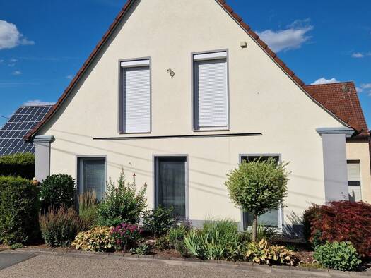 Doppelhaushälfte zum Kauf provisionsfrei 324.000 € 6 Zimmer 170 m² 265 m² Grundstück frei ab sofort Nackendorf Höchstadt a.d.Aisch 91315