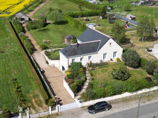 Haus zum Kauf 319.780 € 148 m² 4.080 m² Grundstück Loché-sur-Indrois 37460