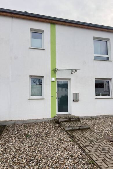 Reihenmittelhaus zur Miete 1.350 € 4 Zimmer 125 m² frei ab 01.12.2025 Gneisenauring Magdeburg 39130