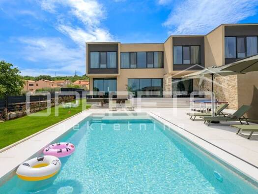 Haus zur Miete 3.500 € 4 Zimmer 220 m² Rovinj
