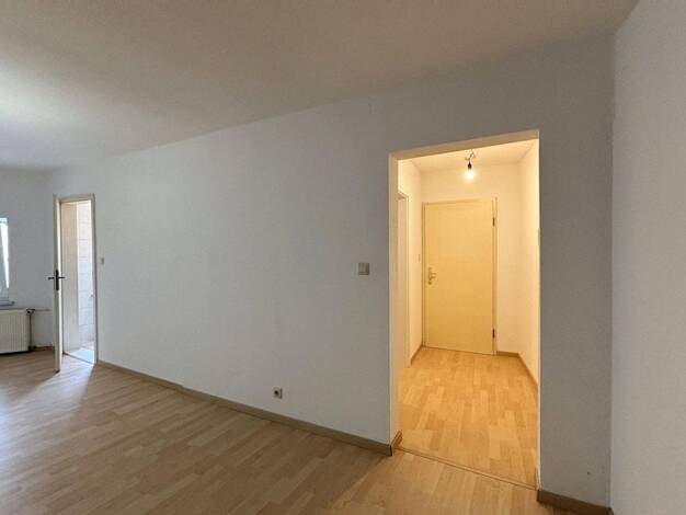 Wohnung zur Miete 370 € 2 Zimmer 42 m² 1. Geschoss frei ab 01.10.2026 Cansteinstraße 6 Innenstadt Mitte 06110