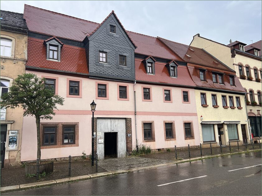 Haus zum Kauf 30.000 € 677 m²<br/>Wohnfläche 770 m²<br/>Grundstück Markt 15 Lunzenau Lunzenau 09328