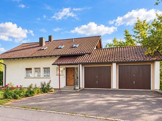 Einfamilienhaus zum Kauf 299.000 € 9 Zimmer 183 m² 861 m² Grundstück Lindenhof Oberndorf am Neckar 78727