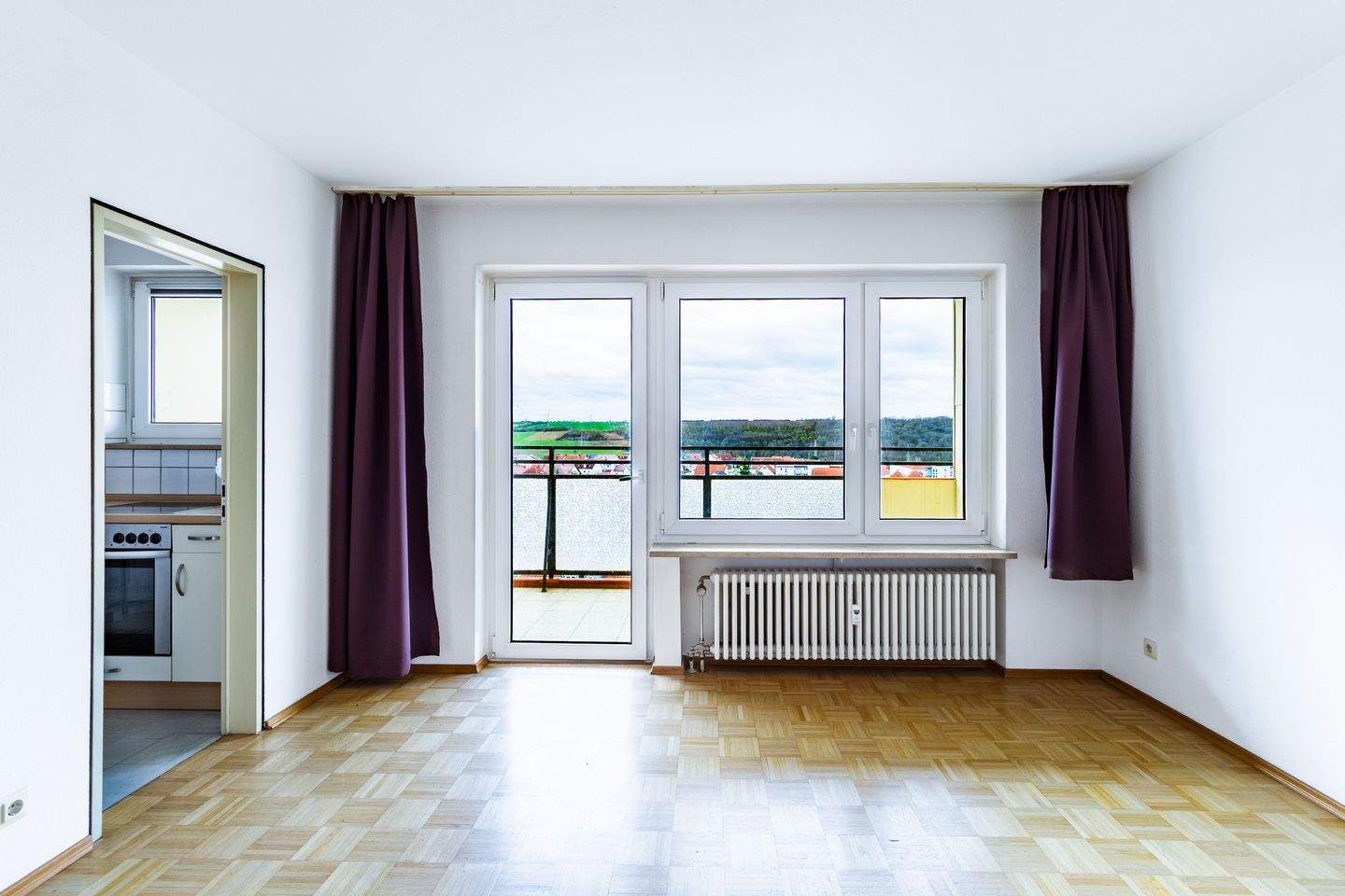 Immobilie in Rottendorf - Ein-Zimmer-Wohnung über den Dächern von Rottendorf mit Südbalkon, Einbauküche und Tiefgarage - Bild 1