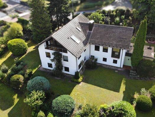 Einfamilienhaus zum Kauf 698.000 € 9 Zimmer 279 m² 2.370 m² Grundstück Hofgarten Wertheim 97877