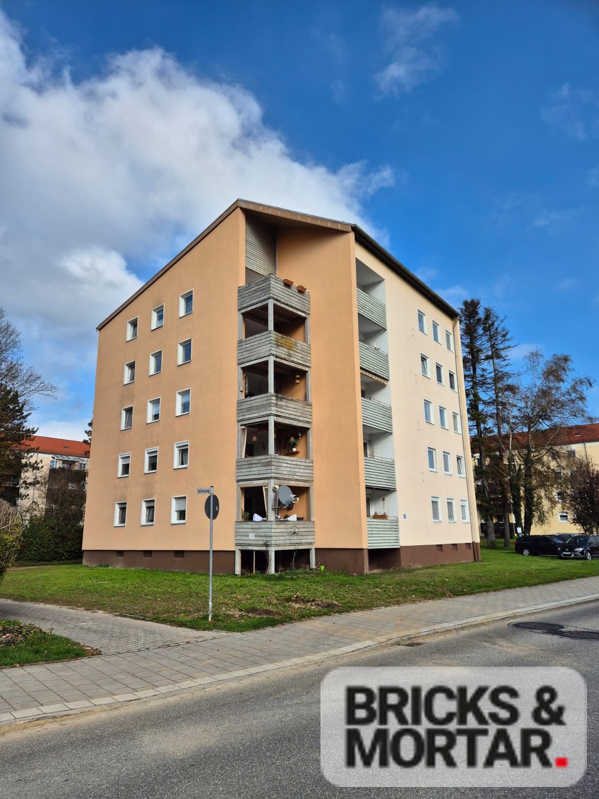 Wohnung zum Kauf 224.000 € 2 Zimmer 70 m²<br/>Wohnfläche 1.<br/>Geschoss Traunreut Traunreut 83301