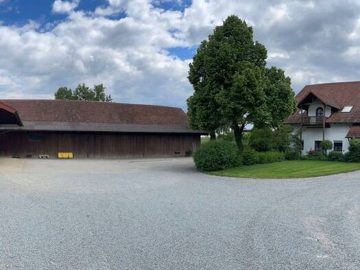 Einfamilienhaus zum Kauf 7 Zimmer 249 m² 9.850 m² Grundstück frei ab 01.04.2026 Gundhöring Feldkirchen 94351