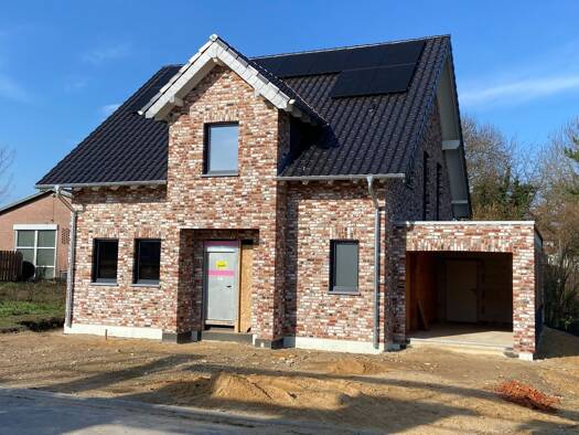 Einfamilienhaus zur Miete 1.950 € 5 Zimmer 151 m² 379 m² Grundstück frei ab 01.08.2026 Heinsberg 52525