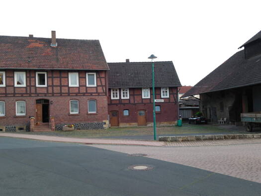 Haus zum Kauf 348.000 € 10 Zimmer 253 m² 2.061 m² Grundstück Gensungen Felsberg / Gensungen 34587