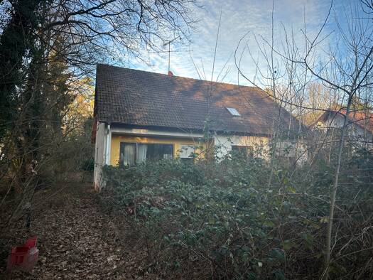 Haus zum Kauf 7 Zimmer 200 m² 1.102 m² Grundstück frei ab sofort Rudelsweiherstraße 8 a Bubenreuth 91088