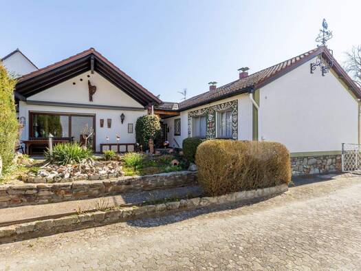 Mehrfamilienhaus zum Kauf als Kapitalanlage geeignet 585.000 € 10 Zimmer 225 m² 673 m² Grundstück Rüsselsheim / Bauschheim 65428