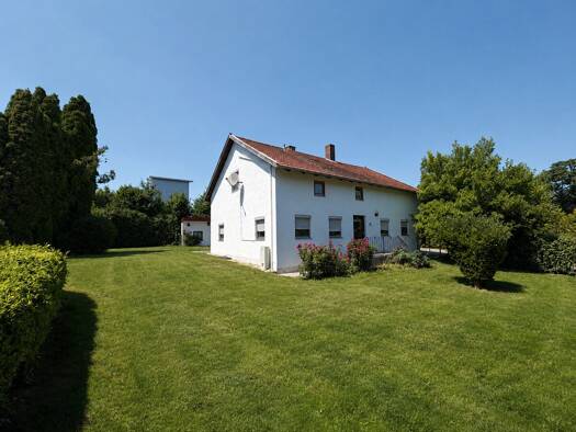 Einfamilienhaus zum Kauf 195.000 € 5 Zimmer 136 m² 1.261 m² Grundstück Kröhstorf Eichendorf 94428
