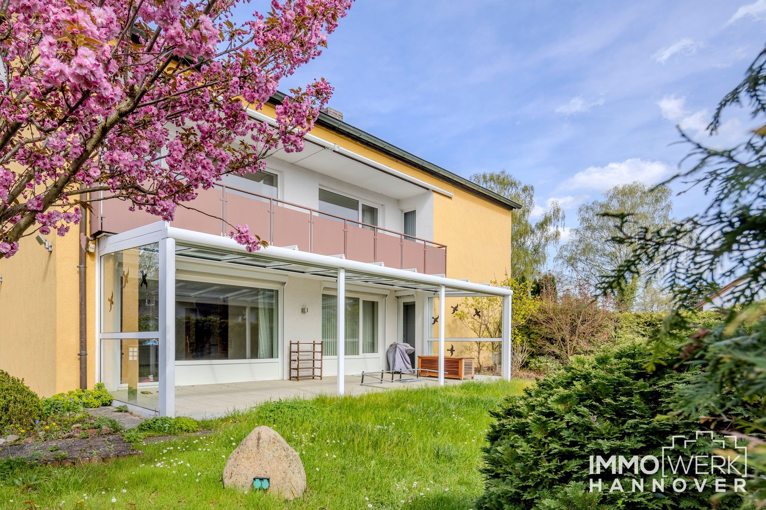 Mehrfamilienhaus zum Kauf 830.000 € 12 Zimmer 250 m²<br/>Wohnfläche 697 m²<br/>Grundstück ab sofort<br/>Verfügbarkeit Bemerode Hannover 30539