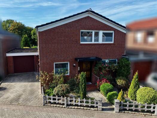 Einfamilienhaus zum Kauf 187.000 € 5 Zimmer 121 m² 383 m² Grundstück Larrelt Emden 26723