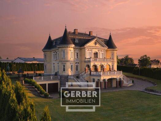 Schloss zum Kauf 1.950.000 € 8 Zimmer 355 m² 4.005 m² Grundstück Innenstadt Hof 95030