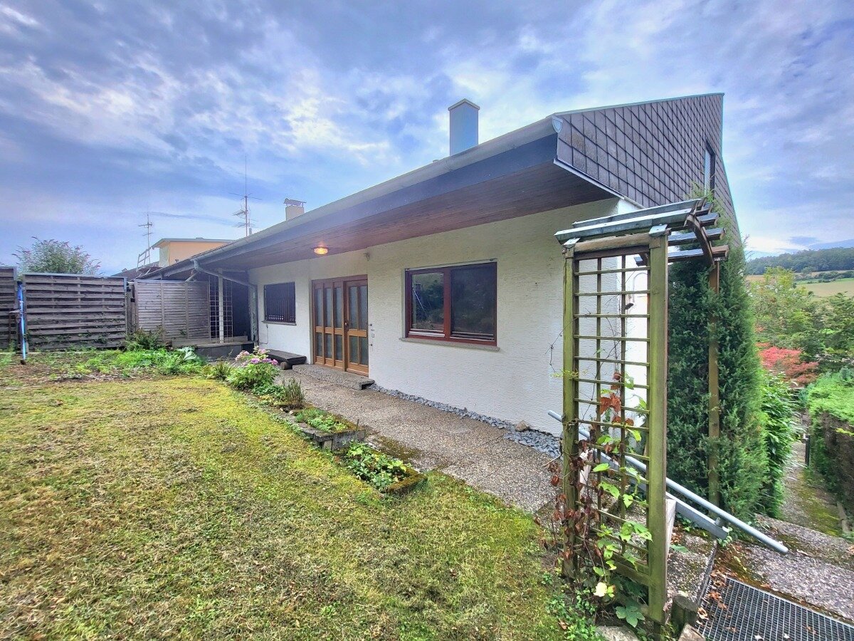 Reihenendhaus zum Kauf 549.000 € 8,5 Zimmer 211 m²<br/>Wohnfläche 421 m²<br/>Grundstück Ostelsheim 75395