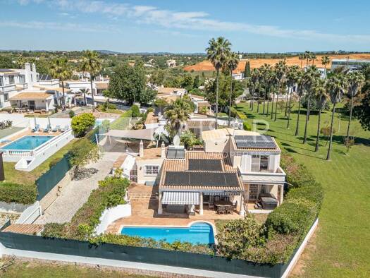Haus zum Kauf 790.000 € 190 m² 715 m² Grundstück Albufeira e Olhos de Água 8200