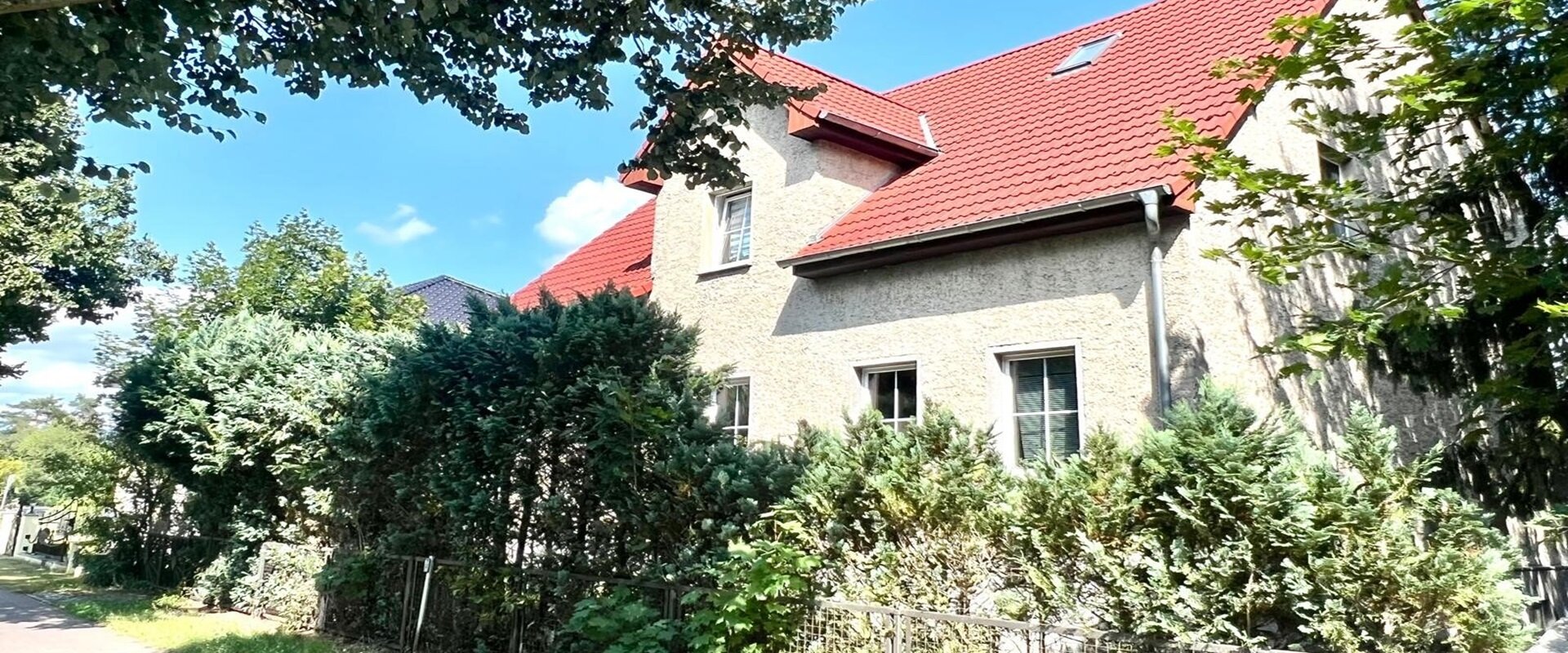 Mehrfamilienhaus zum Kauf 749.000 € 10 Zimmer 266 m²<br/>Wohnfläche 1.207 m²<br/>Grundstück Hohen Neuendorf Hohen Neuendorf 16540