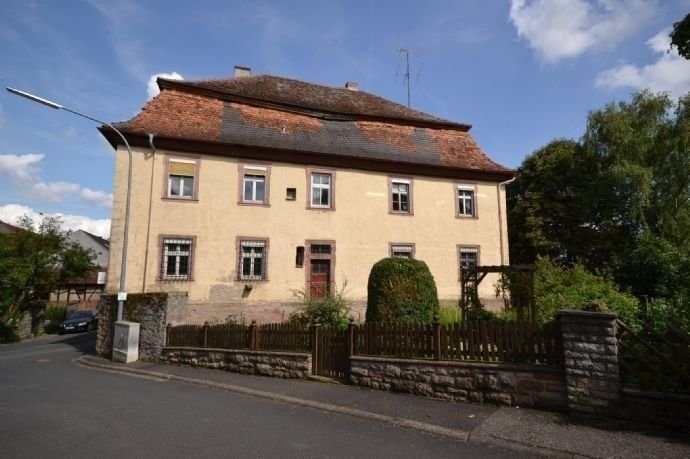 Schloss zum Kauf 510.000 € 1.689 m²<br/>Wohnfläche 2.002 m²<br/>Grundstück Frontstr. 1 Wartmannsroth Wartmannsroth 97797