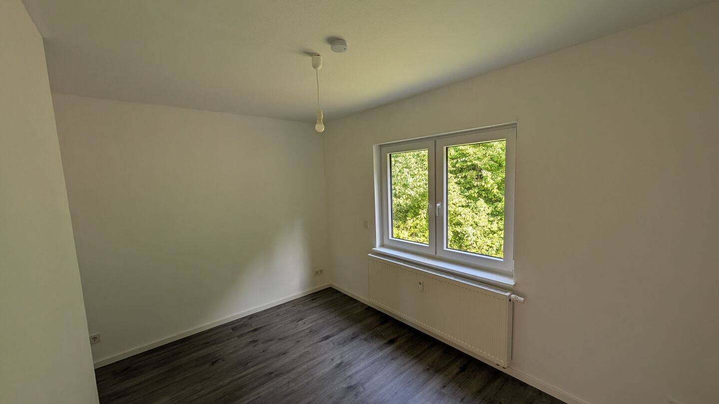 Modern, Renovierte 4 ZKB 100qm + Balkon und Fernblick auf den Wald – Am Emmersberg 106, 66113 Saarbrücken – Vorschaubild 8