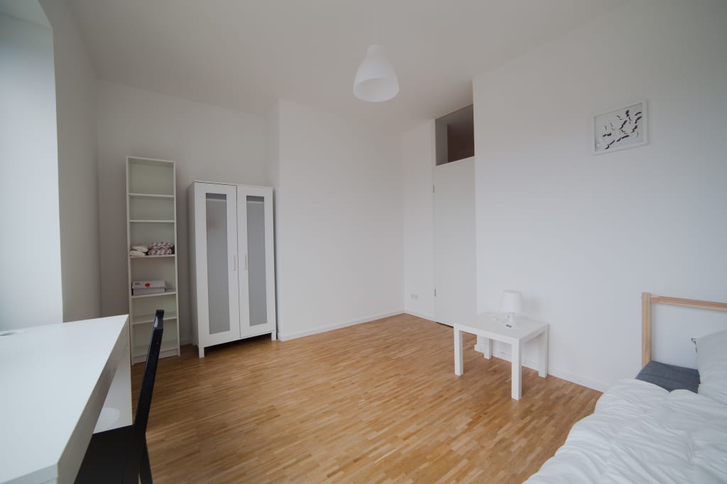 Wohnung zur Miete Wohnen auf Zeit 870 € 8 Zimmer 15 m²<br/>Wohnfläche 01.04.2025<br/>Verfügbarkeit Erika-Mann-Straße 17 Marsfeld München 80636