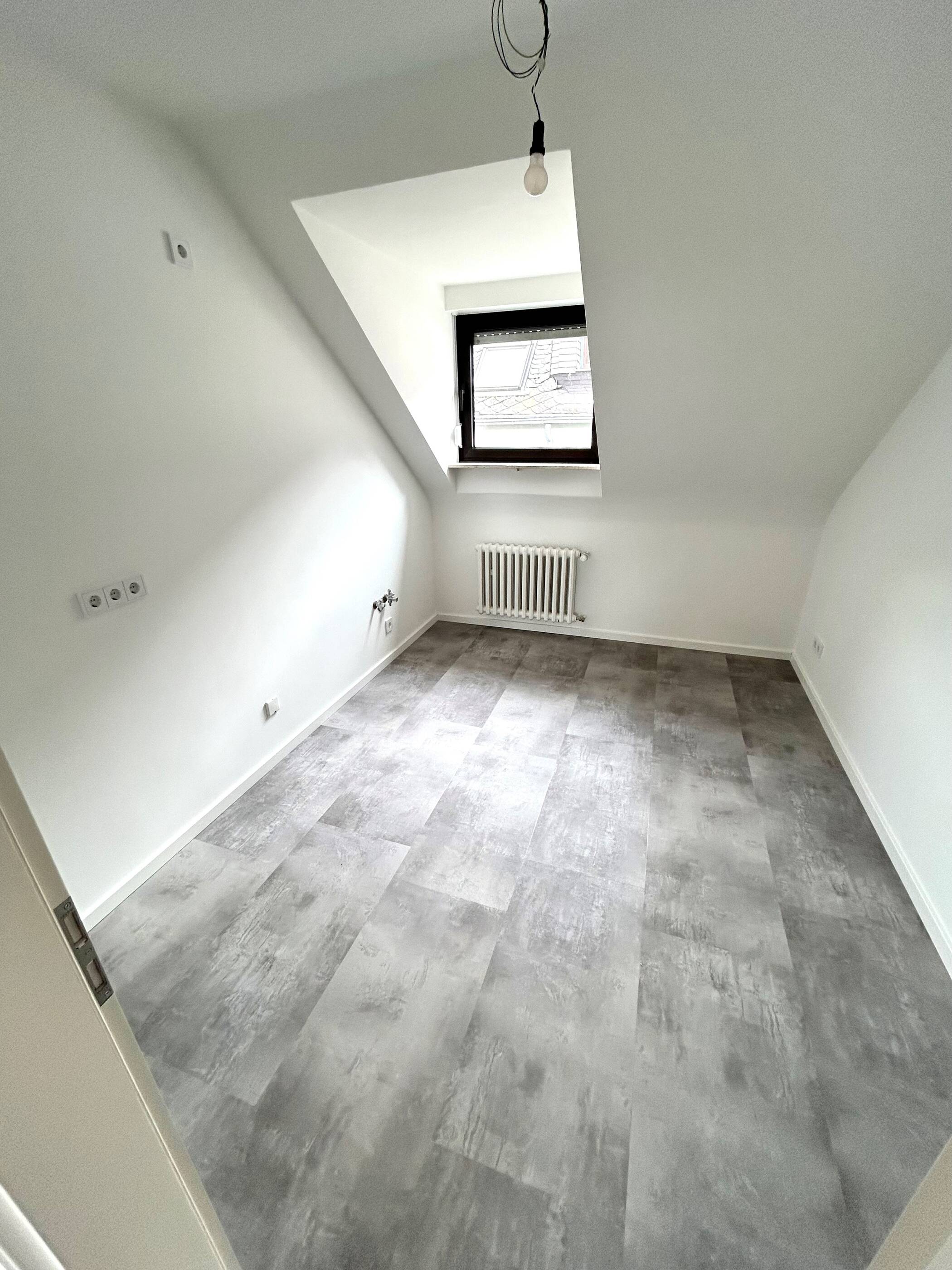 Große Dachgeschosswohnung mit Balkon und Garage in Trier-Ruwer! Erstbezug nach Renovierung! – Trier – Vorschaubild 6