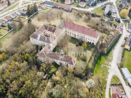 Sonstiges zum Kauf 2.300.000 € 33.544 m² Grundstück Rabensburg 2274