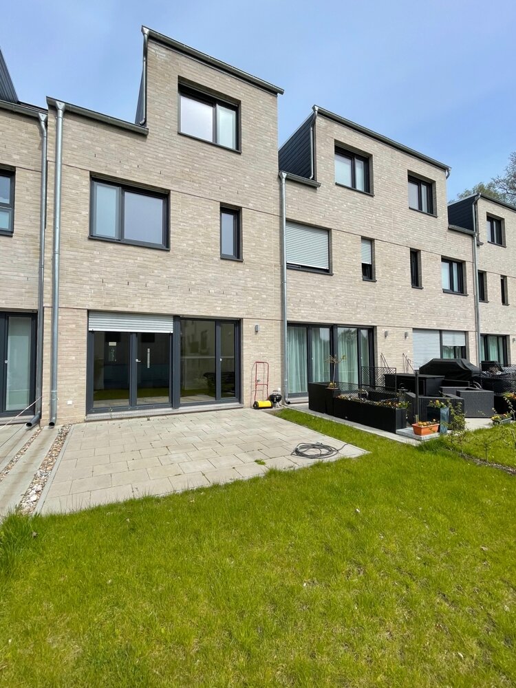 Reihenmittelhaus zur Miete 2.150 € 5 Zimmer 129 m²<br/>Wohnfläche 126 m²<br/>Grundstück 01.01.2025<br/>Verfügbarkeit Bredenbekstieg 7 F Wohldorf - Ohlstedt Hamburg 22397