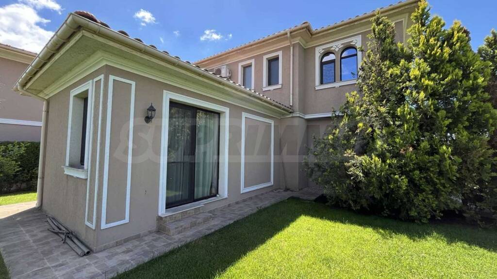 Reihenmittelhaus zum Kauf 360.000 € 5 Zimmer 172 m² Burgas