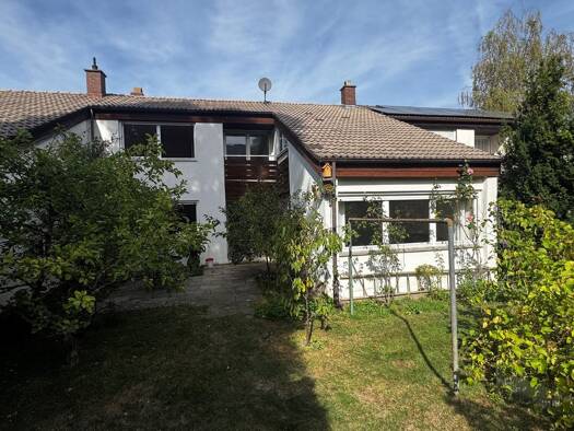Reihenmittelhaus zum Kauf 490.000 € 7 Zimmer 143 m² 330 m² Grundstück frei ab sofort Arend-Braye-Straße 44 Salzert Lörrach 79540