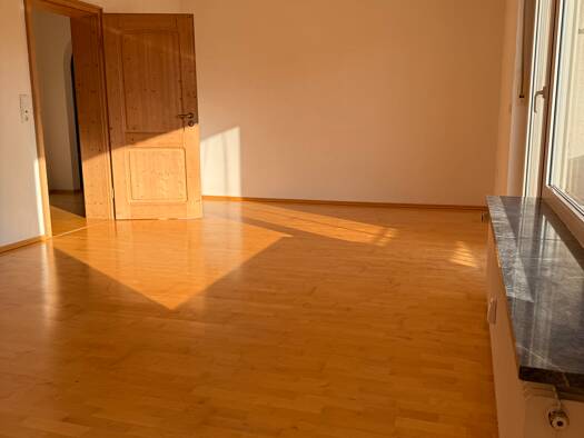 Wohnung zur Miete 1.050 € 2,5 Zimmer 80 m² Geschoss 1/2 frei ab sofort Kürnach 97273