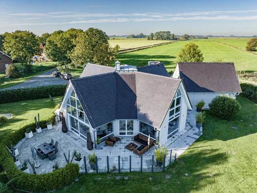 Einfamilienhaus zum Kauf provisionsfrei 599.000 € 10 Zimmer 242 m² 2.411 m² Grundstück Eggelingen Wittmund 26409