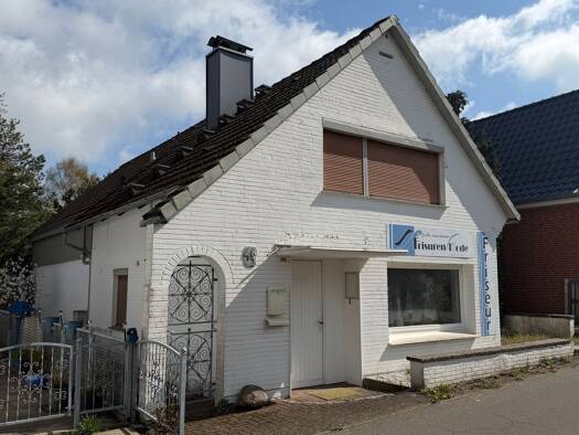 Einfamilienhaus zum Kauf 249.000 € 6 Zimmer 239 m² 370 m² Grundstück Burg (Dithmarschen) 25712
