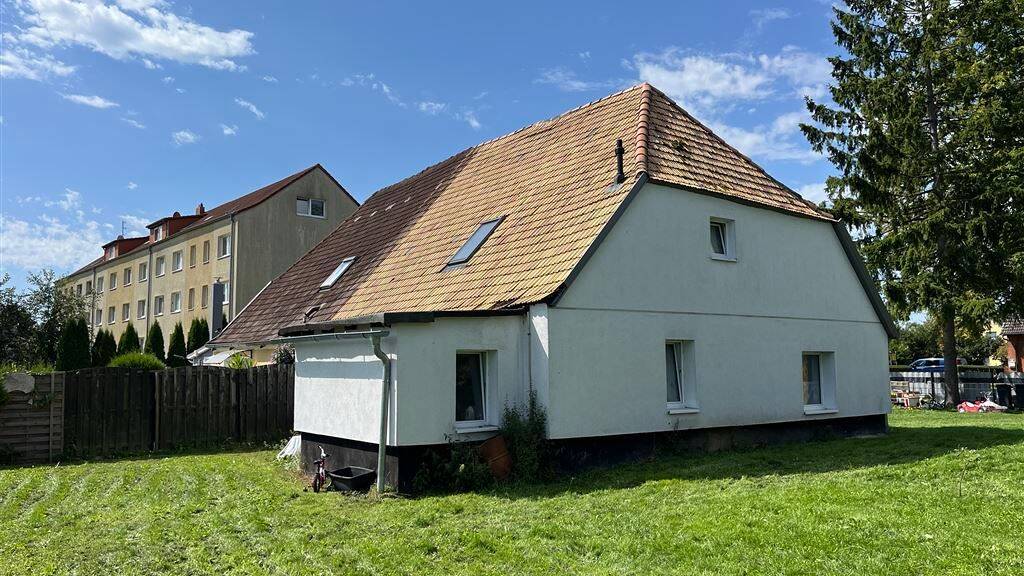 Doppelhaushälfte zum Kauf 95.000 € 6 Zimmer 120 m² 650 m² Grundstück Semlow 18334
