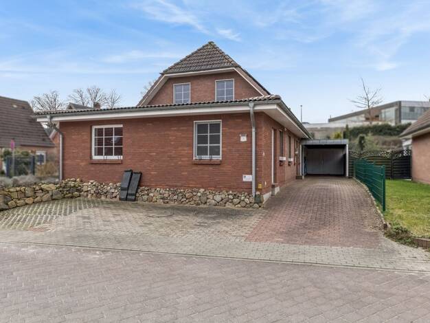 Einfamilienhaus zum Kauf 429.000 € 6 Zimmer 156,6 m² 569 m² Grundstück Schleswig 24837