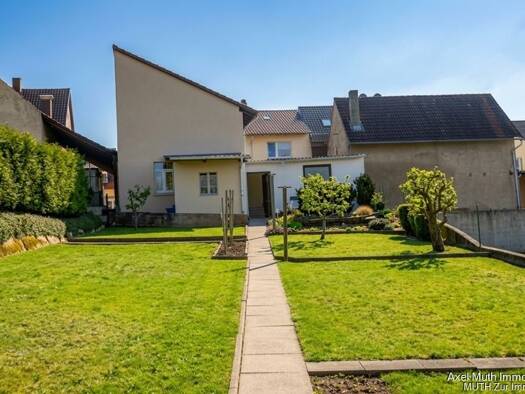 Einfamilienhaus zum Kauf 227.500 € 6 Zimmer 119 m² 680 m² Grundstück Friedrichstraße 4 Sulzfeld Sulzfeld 75056
