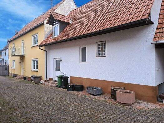 Einfamilienhaus zum Kauf 369.000 € 7 Zimmer 210 m² 1.300 m² Grundstück frei ab sofort Hauptstraße 29 Zeiskam 67378