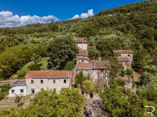 Bauernhaus zum Kauf 250.000 € 6 Zimmer 860 m² 120.000 m² Grundstück frei ab sofort Serravalle Pistoiese 51034