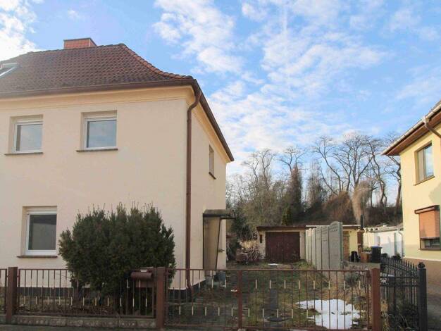 Doppelhaushälfte zum Kauf 89.000 € 4 Zimmer 100,2 m² 482,2 m² Grundstück Wolfen Bitterfeld-Wolfen 06766