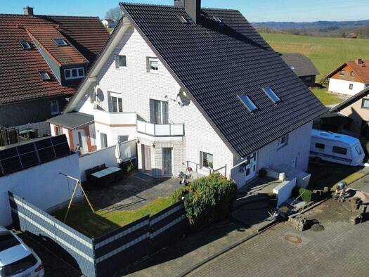 Haus zum Kauf 295.000 € 7 Zimmer 185 m² 380 m² Grundstück Giershagen Marsberg 34431