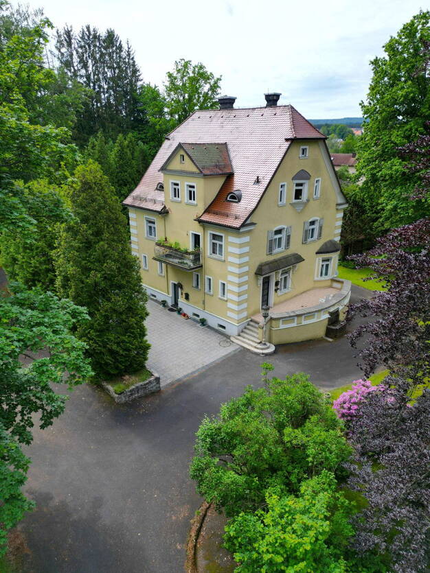 Villa zum Kauf provisionsfrei 1.450.000 € 15 Zimmer 330 m² 5.700 m² Grundstück Metzlesberg 7 Creußen Creussen 95473
